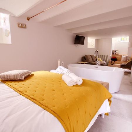 レ・サ​​ーブル・ドロンヌ Les Corderies Bed & Breakfast エクステリア 写真
